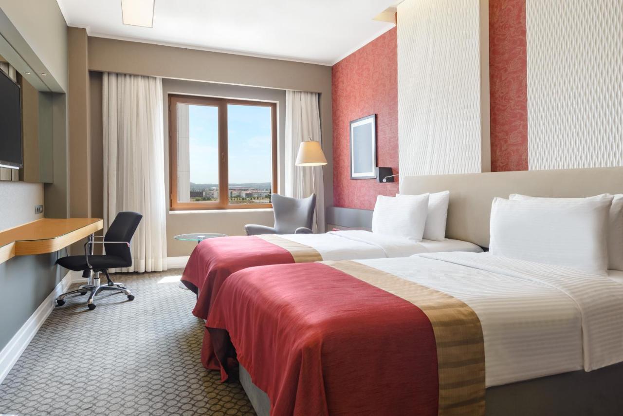 Ramada Plaza By Wyndham Eskisehir Exterior foto