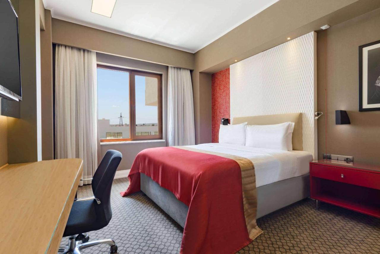 Ramada Plaza By Wyndham Eskisehir Exterior foto