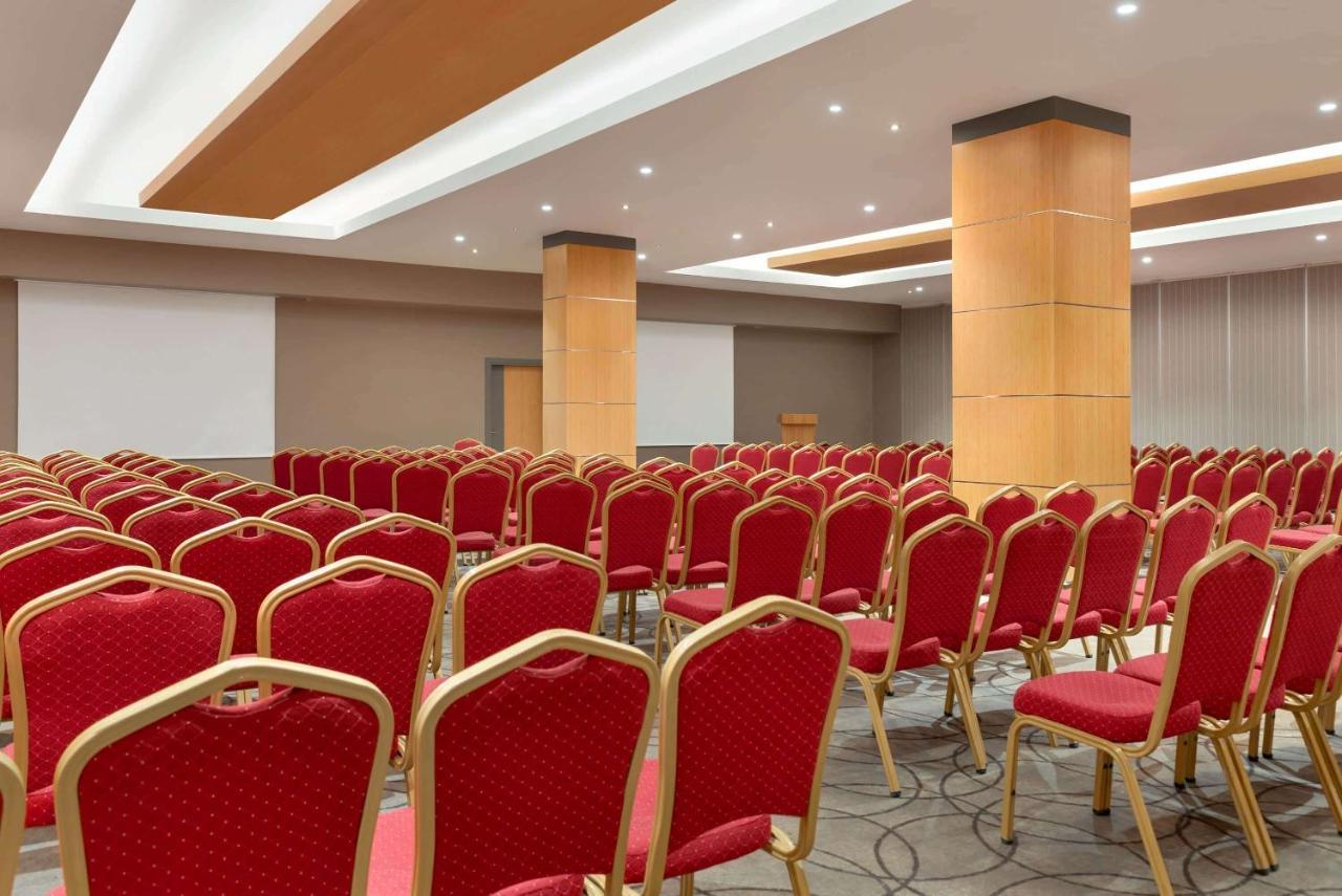 Ramada Plaza By Wyndham Eskisehir Exterior foto