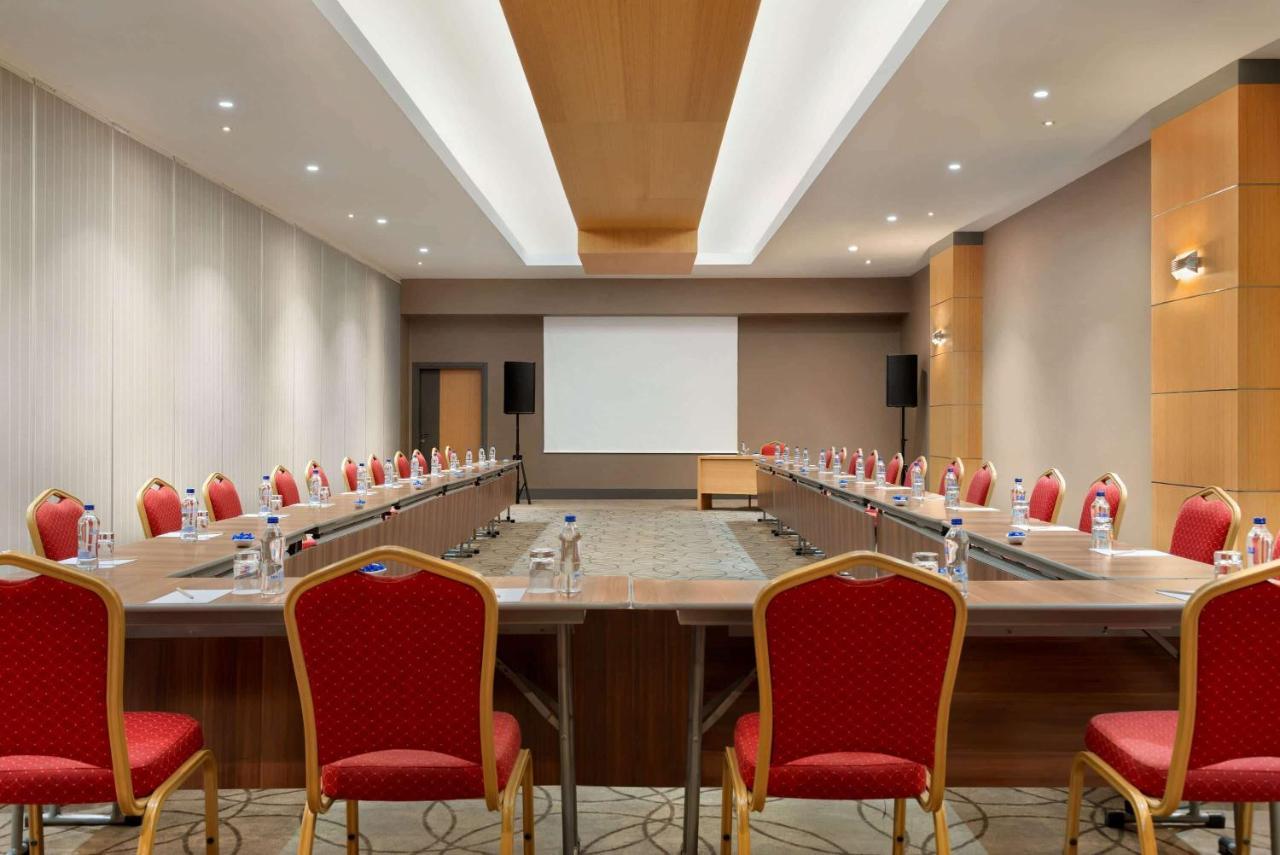 Ramada Plaza By Wyndham Eskisehir Exterior foto