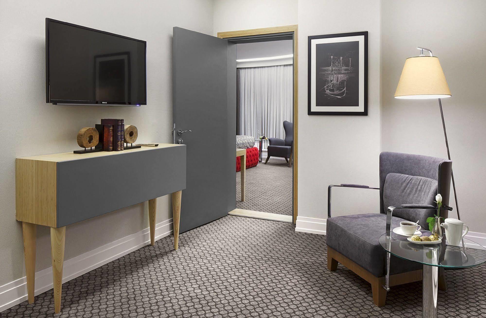 Ramada Plaza By Wyndham Eskisehir Exterior foto