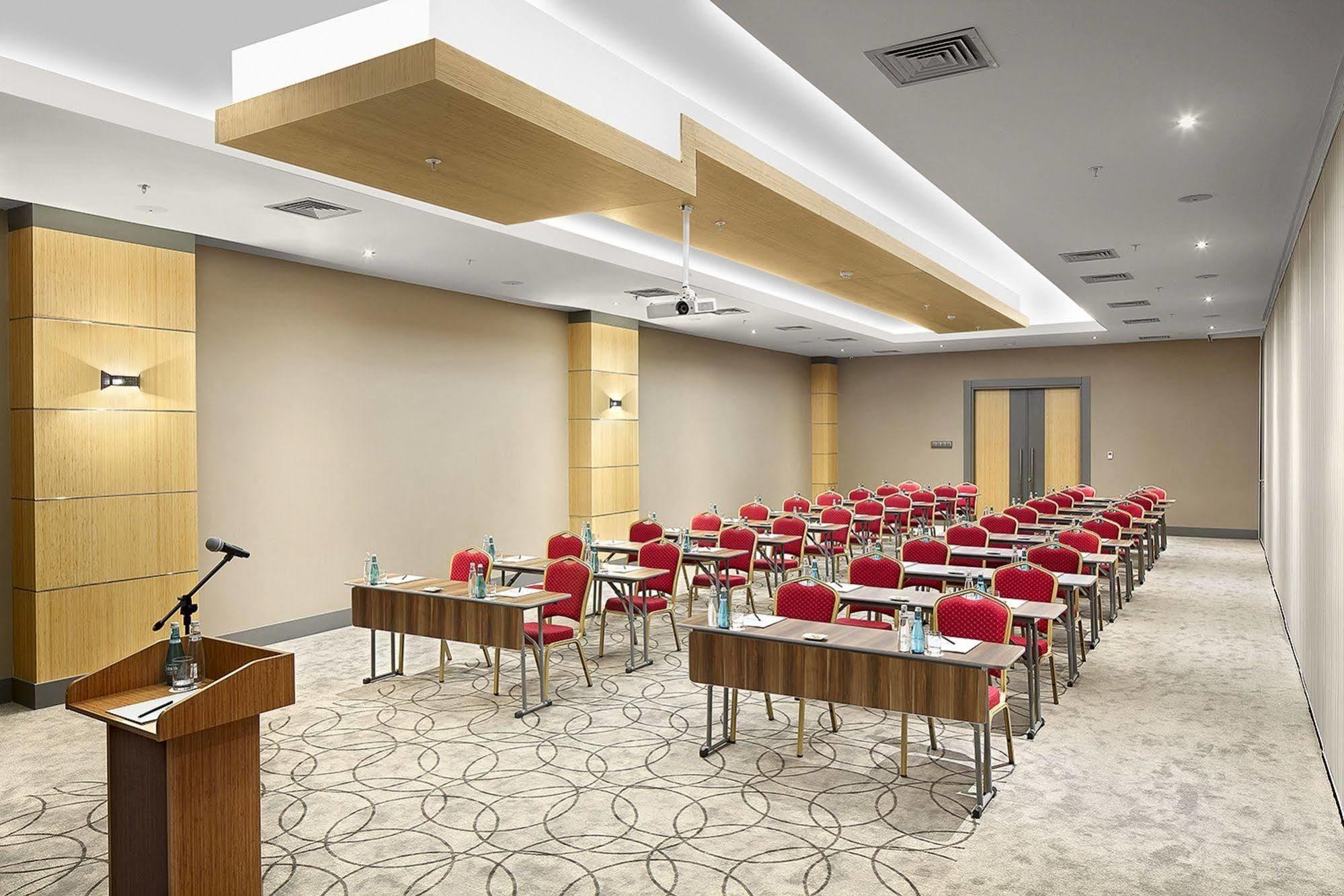 Ramada Plaza By Wyndham Eskisehir Exterior foto